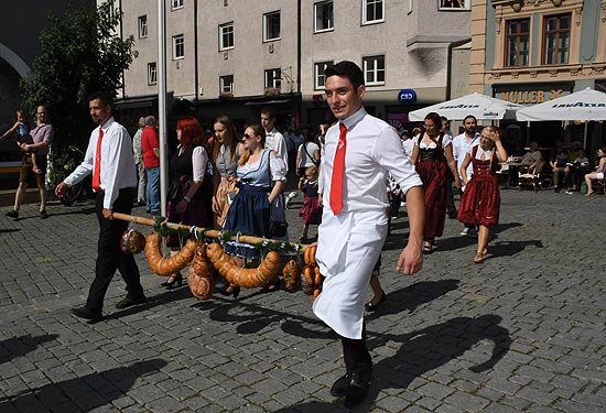 Metzgerinnung beim Umzug zum Herbstfest Rosenheim: (©Foto: Ingrid Grossmann)